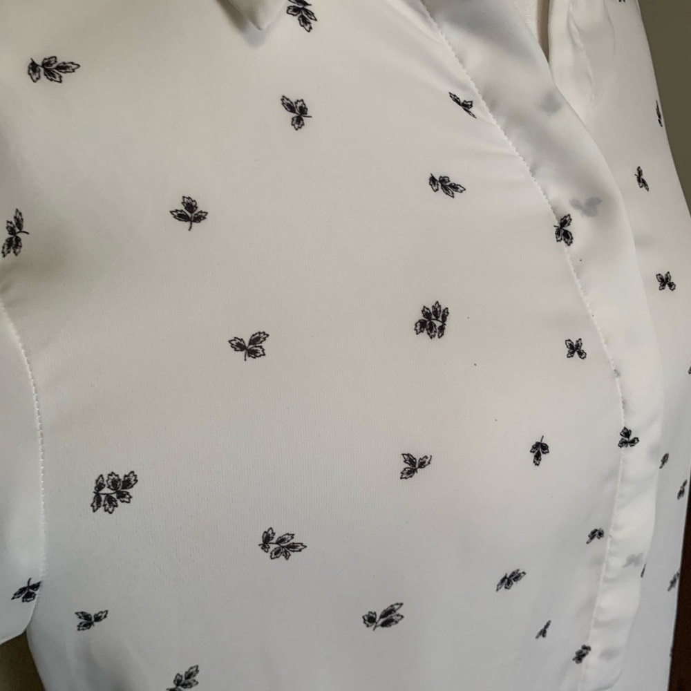 H&M black and white Floral button down shirt - Picture 5 of 10